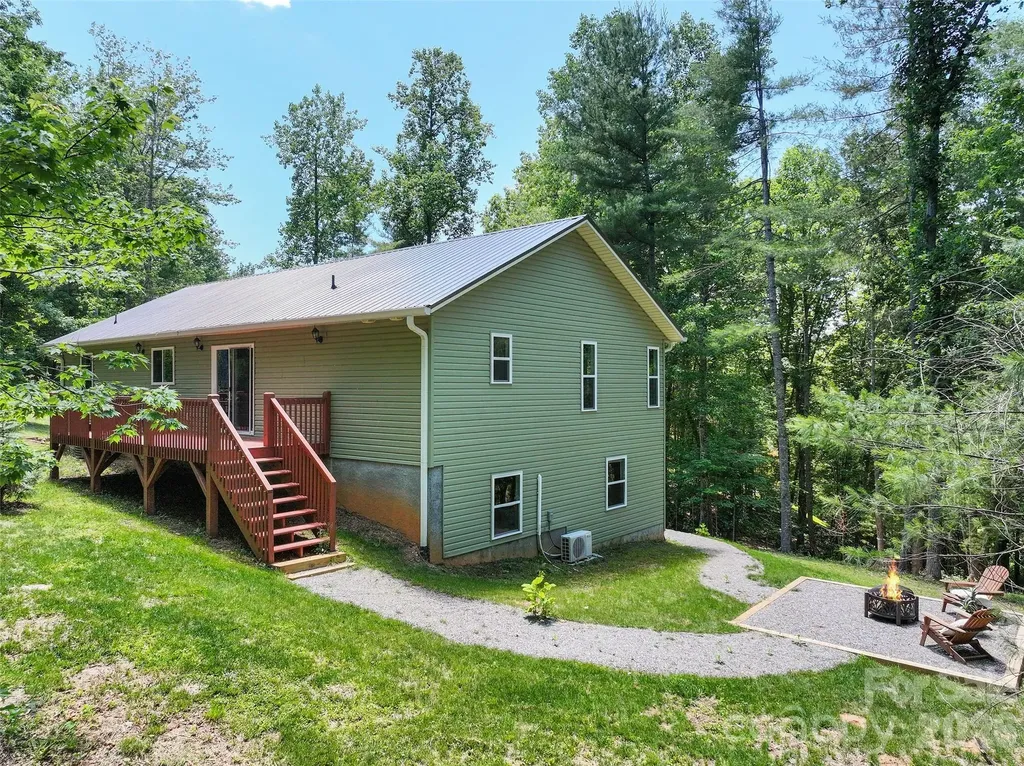 11 Tahchee Trail Fletcher NC 28732