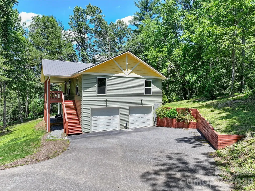 11 Tahchee Trail Fletcher NC 28732
