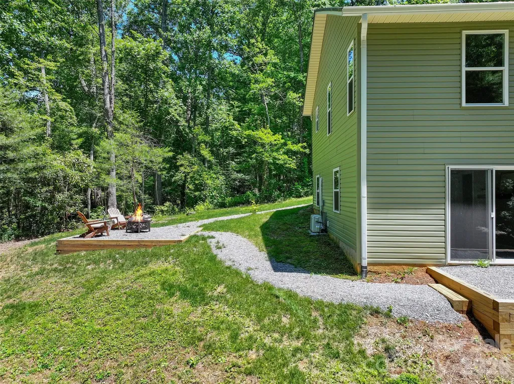 11 Tahchee Trail Fletcher NC 28732