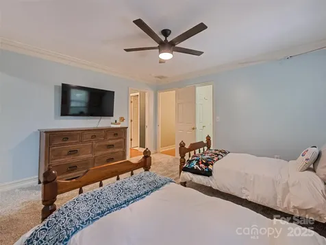 40 Panda Trail Waynesville NC 28785