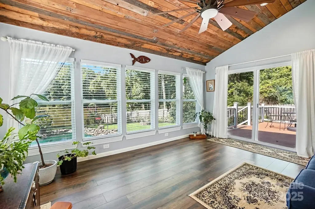 10219 Windtree Lane Charlotte NC 28215