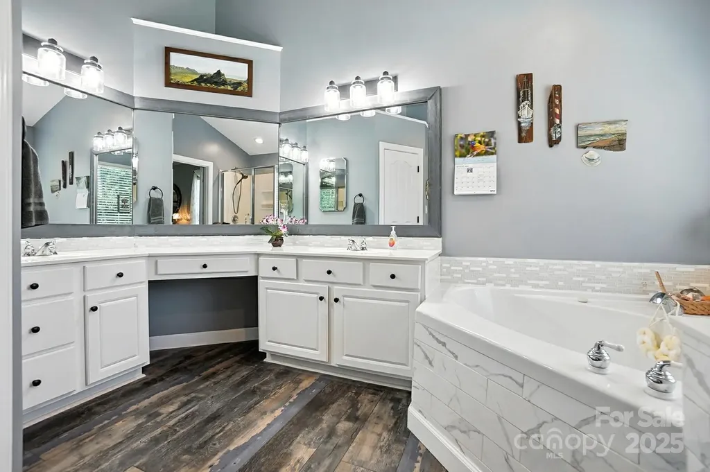 10219 Windtree Lane Charlotte NC 28215