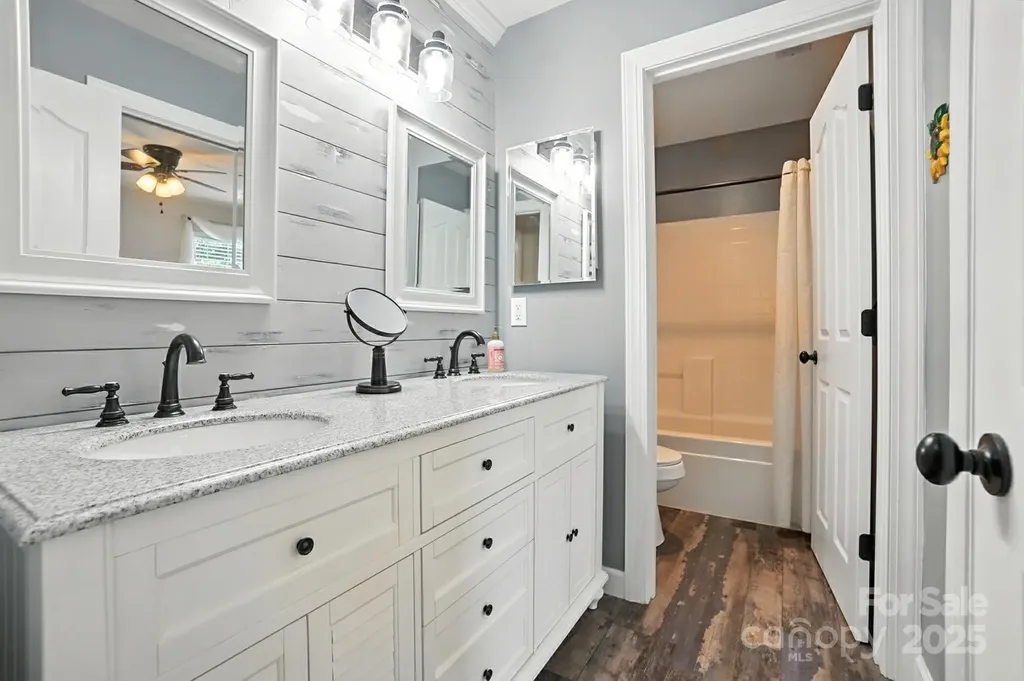 10219 Windtree Lane Charlotte NC 28215