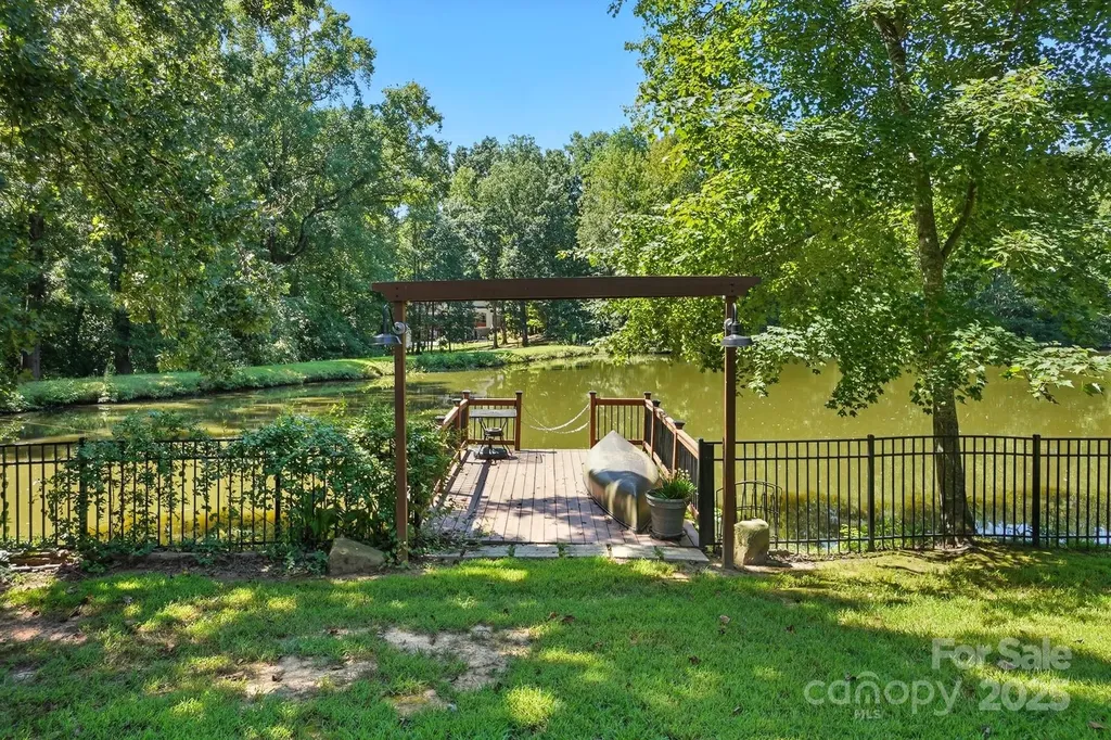 10219 Windtree Lane Charlotte NC 28215