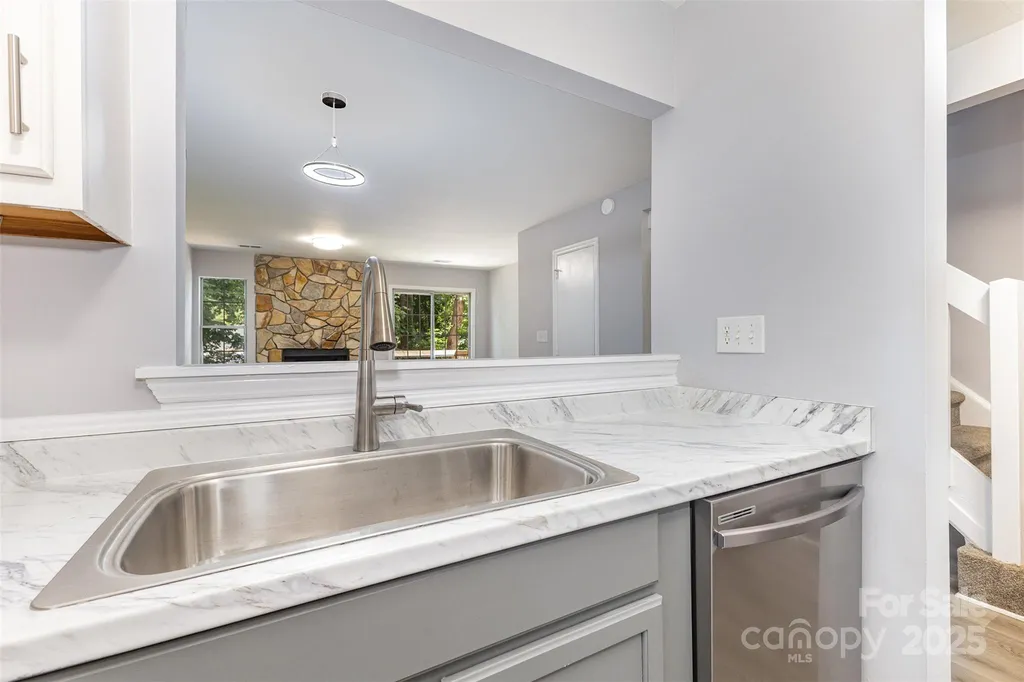 6319 Windsor Gate Lane Charlotte NC 28215