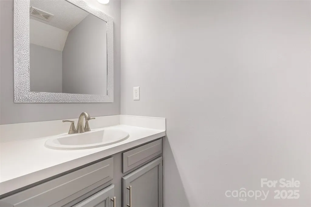 6319 Windsor Gate Lane Charlotte NC 28215