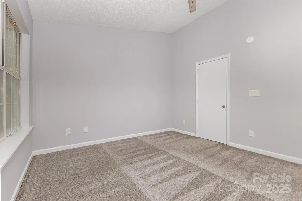 6319 Windsor Gate Lane Charlotte NC 28215