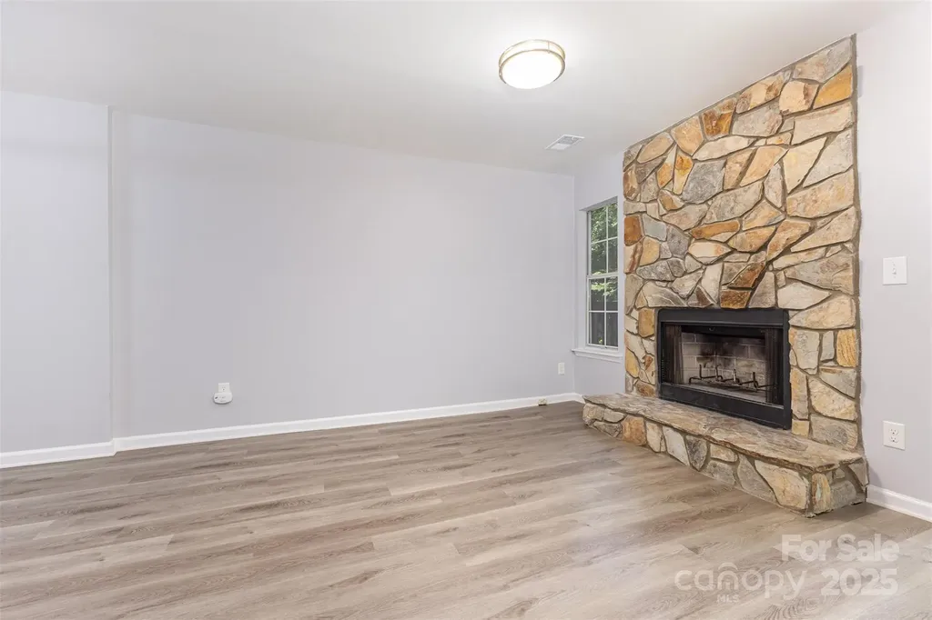 6319 Windsor Gate Lane Charlotte NC 28215