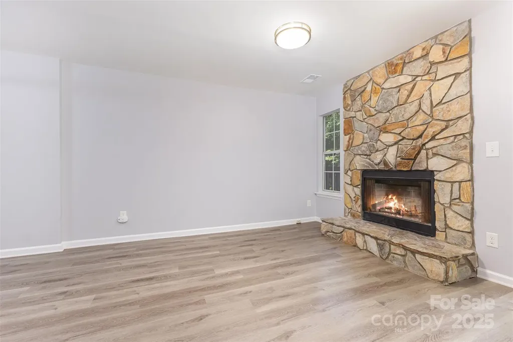 6319 Windsor Gate Lane Charlotte NC 28215