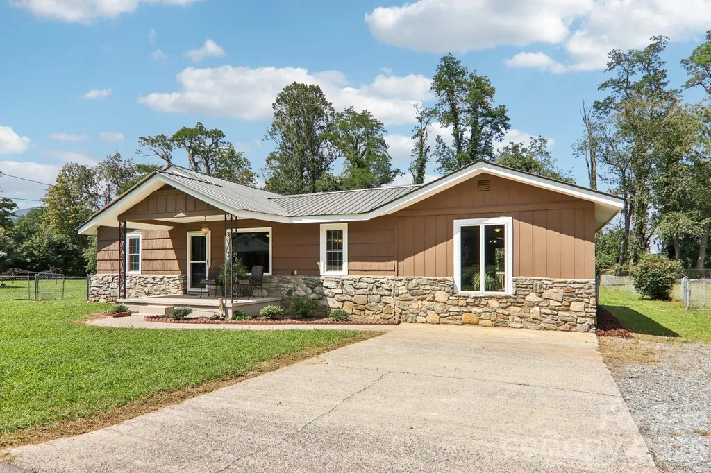 55 Polk Street Waynesville NC 28786