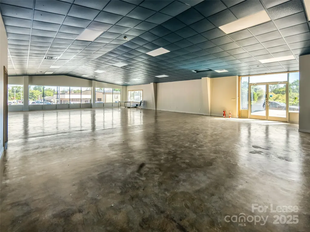 512 Kanuga Road Hendersonville NC 28739