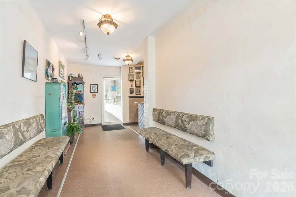 3449 Robinhood Road Winston Salem NC 27106