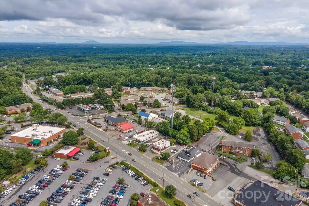 3449 Robinhood Road Winston Salem NC 27106