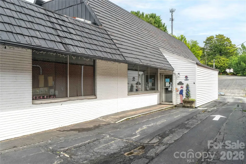 3449 Robinhood Road Winston Salem NC 27106