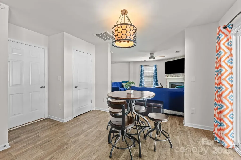5433 Tumbling Brook Lane Charlotte NC 28216