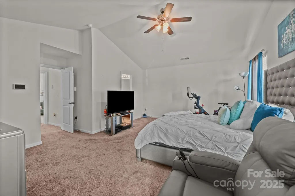 5433 Tumbling Brook Lane Charlotte NC 28216