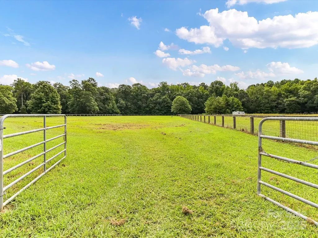 8817 Maggie Robinson Road Waxhaw NC 28173