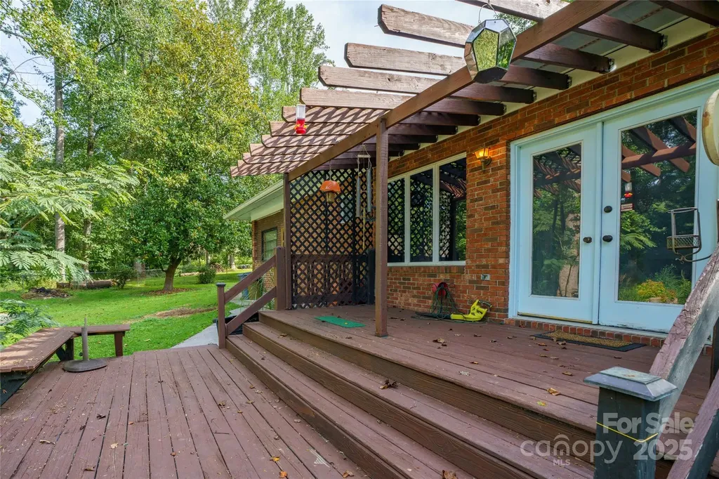335 Lake Circle Drive Hendersonville NC 28792