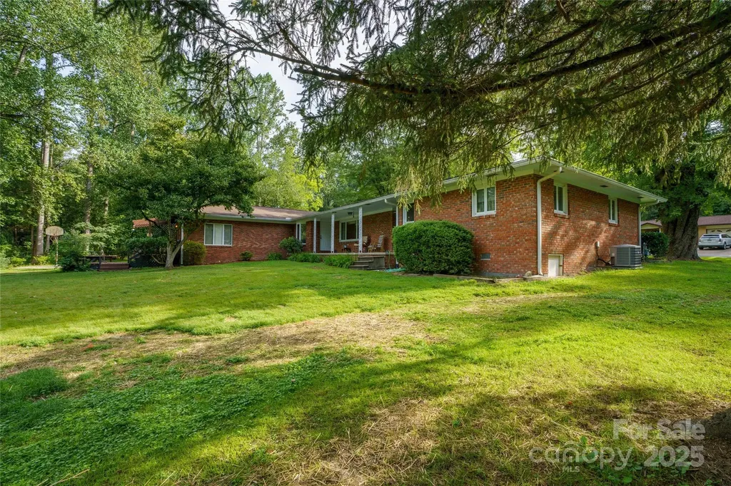 335 Lake Circle Drive Hendersonville NC 28792