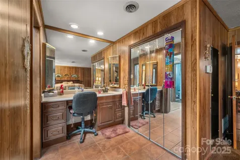 335 Lake Circle Drive Hendersonville NC 28792