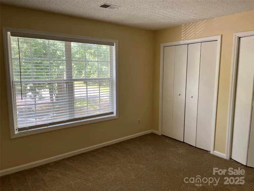 6011 Treetop Court Charlotte NC 28212