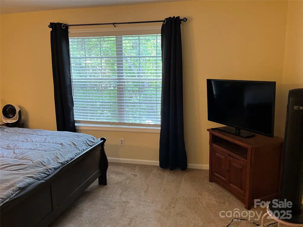 6011 Treetop Court Charlotte NC 28212