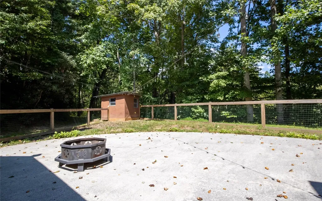2038 Toms Creek Road Marion NC 28752