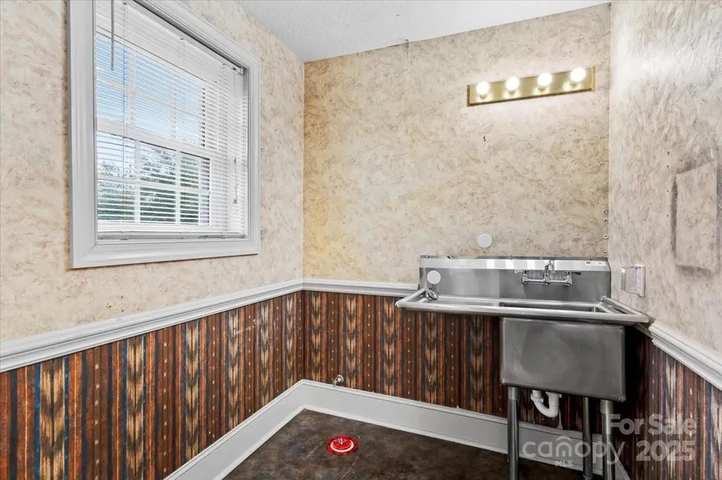 492 W Main Street Forest City NC 28043