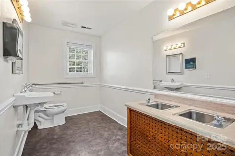 492 W Main Street Forest City NC 28043