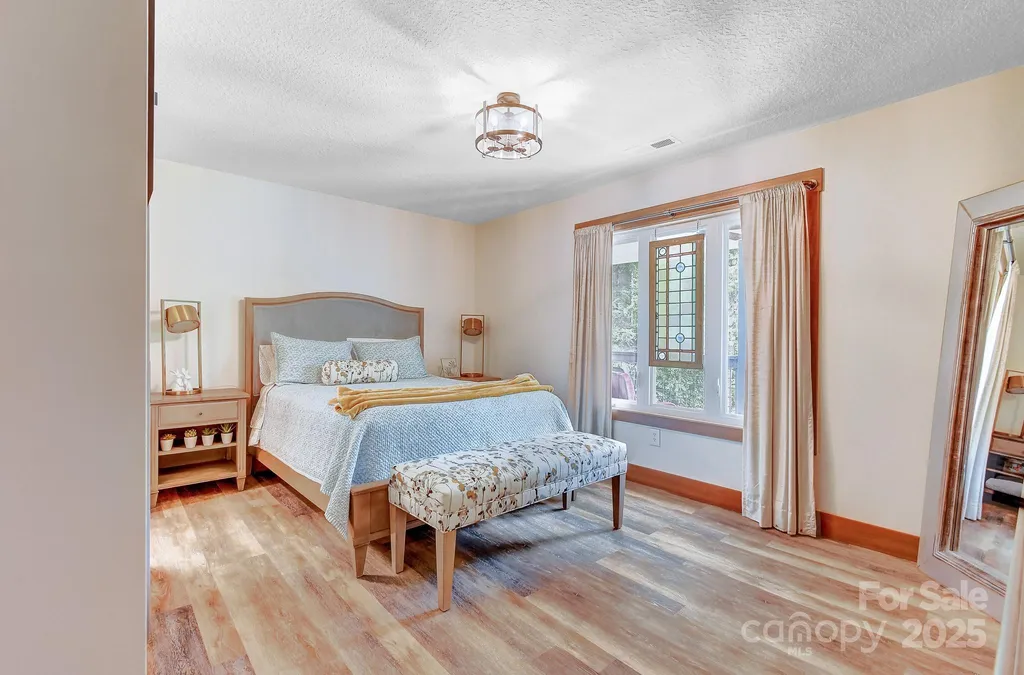 9 Oakwood Drive Weaverville NC 28787