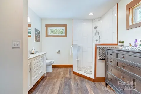 9 Oakwood Drive Weaverville NC 28787