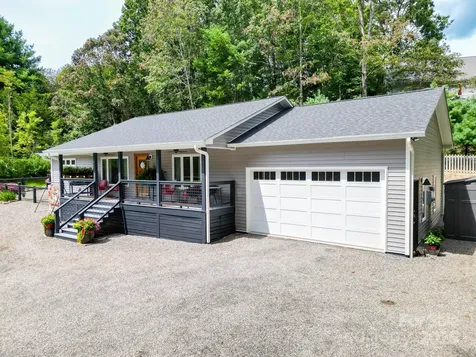 9 Oakwood Drive Weaverville NC 28787