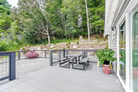 9 Oakwood Drive Weaverville NC 28787