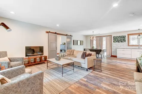 9 Oakwood Drive Weaverville NC 28787