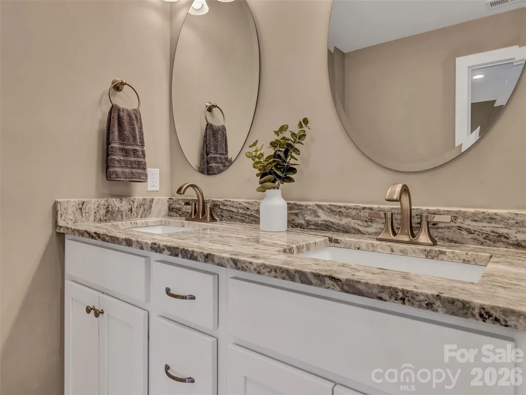 212 Walt Drive Hendersonville NC 28792