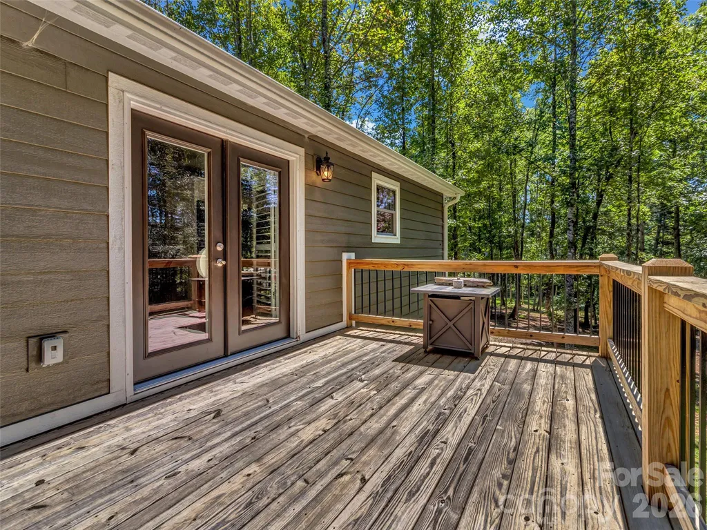 212 Walt Drive Hendersonville NC 28792