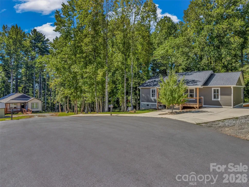212 Walt Drive Hendersonville NC 28792