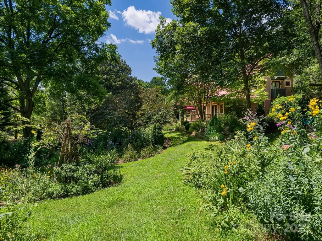 9 West Street Extension Asheville NC 28801
