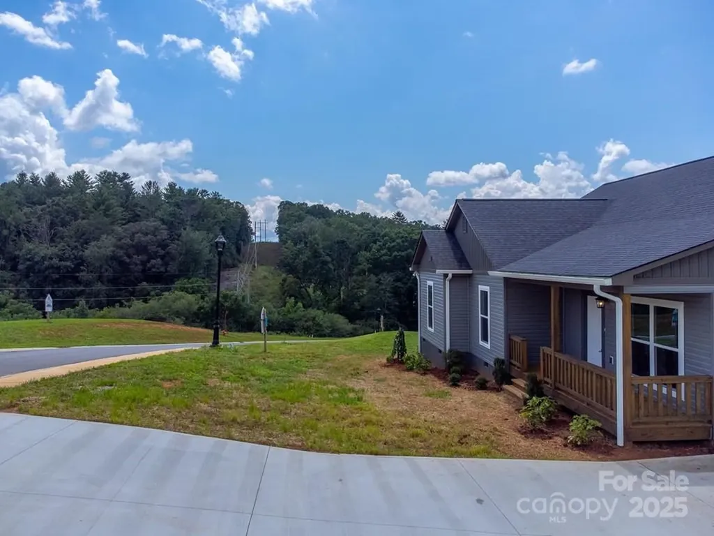 381 Scenic Ridge Circle Franklin NC 28734