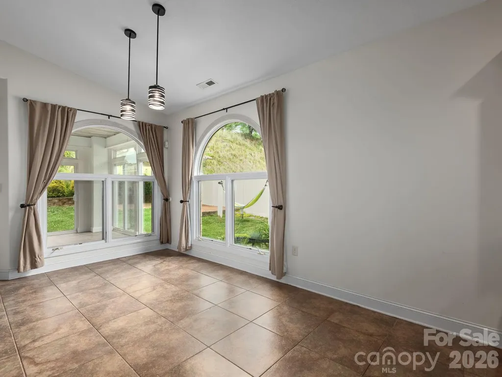 39 Pacifico Drive Asheville NC 28806
