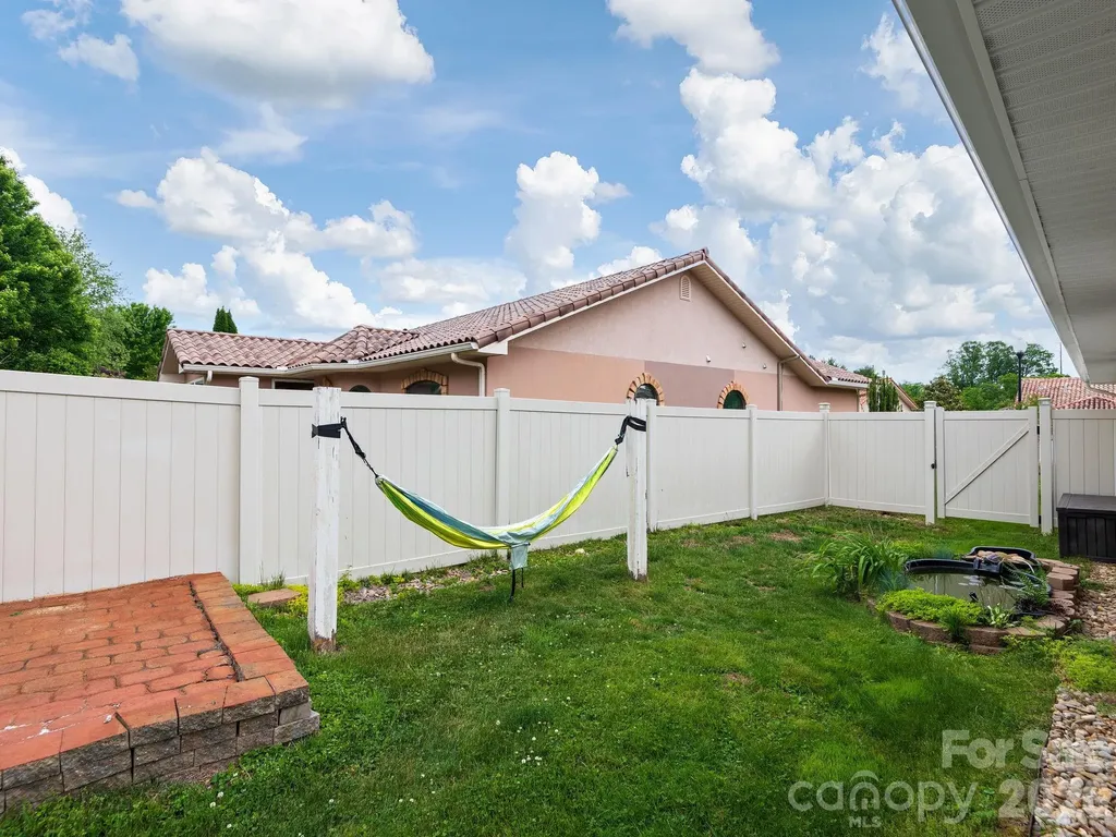 39 Pacifico Drive Asheville NC 28806