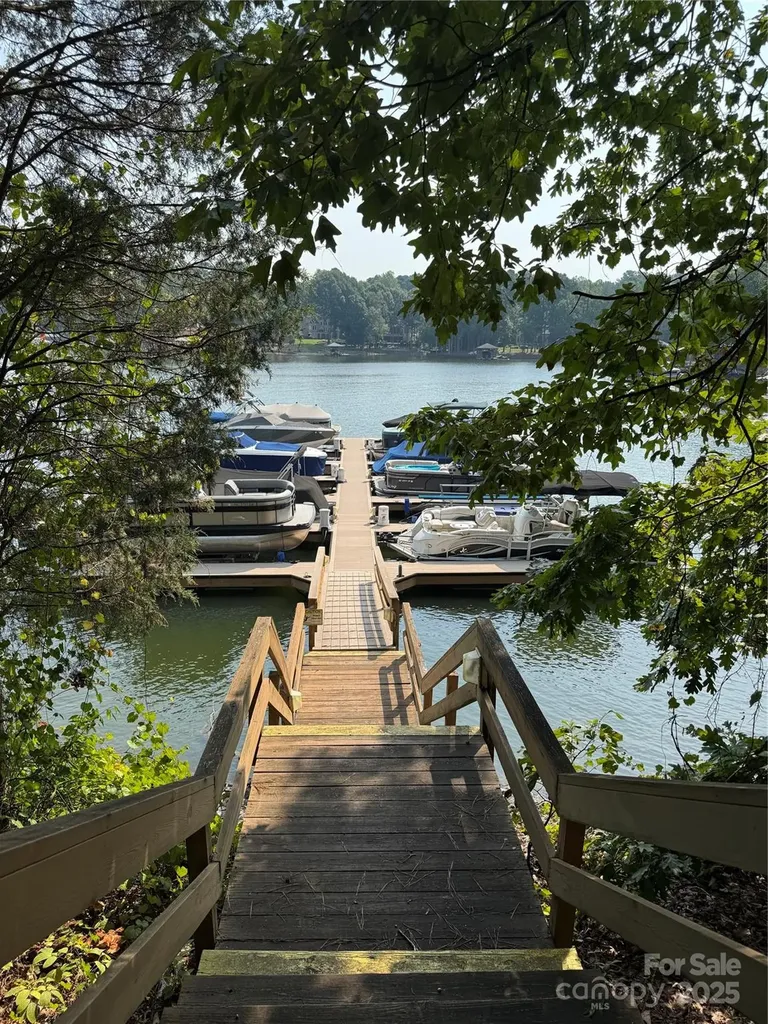 2347 Capes Cove Drive Sherrills Ford NC 28673