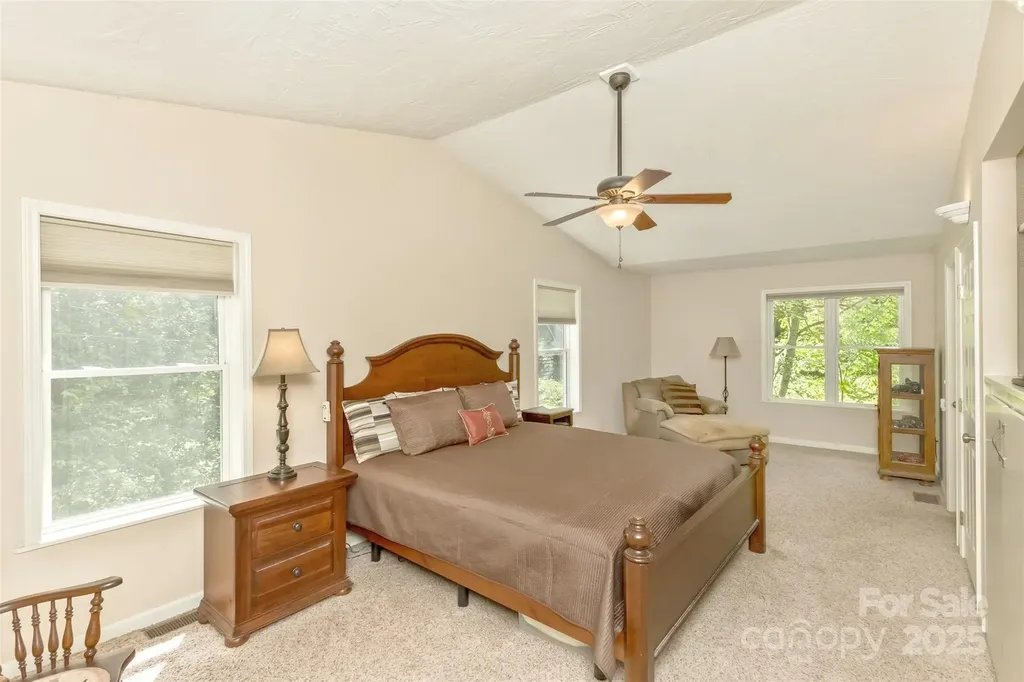 15 Beaverdam Knoll Road Asheville NC 28804
