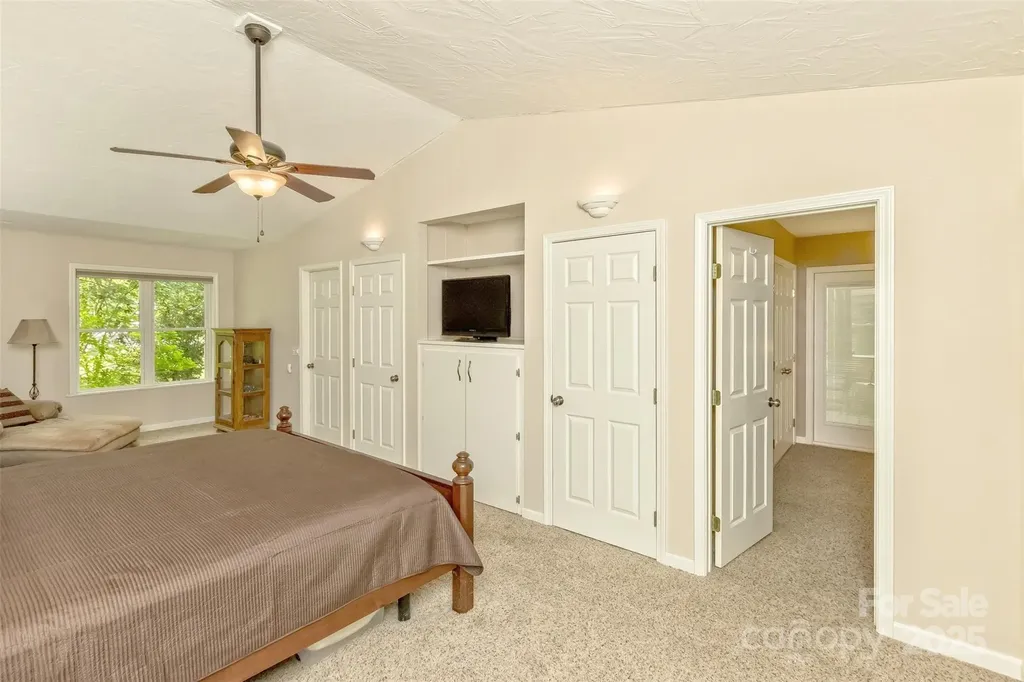 15 Beaverdam Knoll Road Asheville NC 28804
