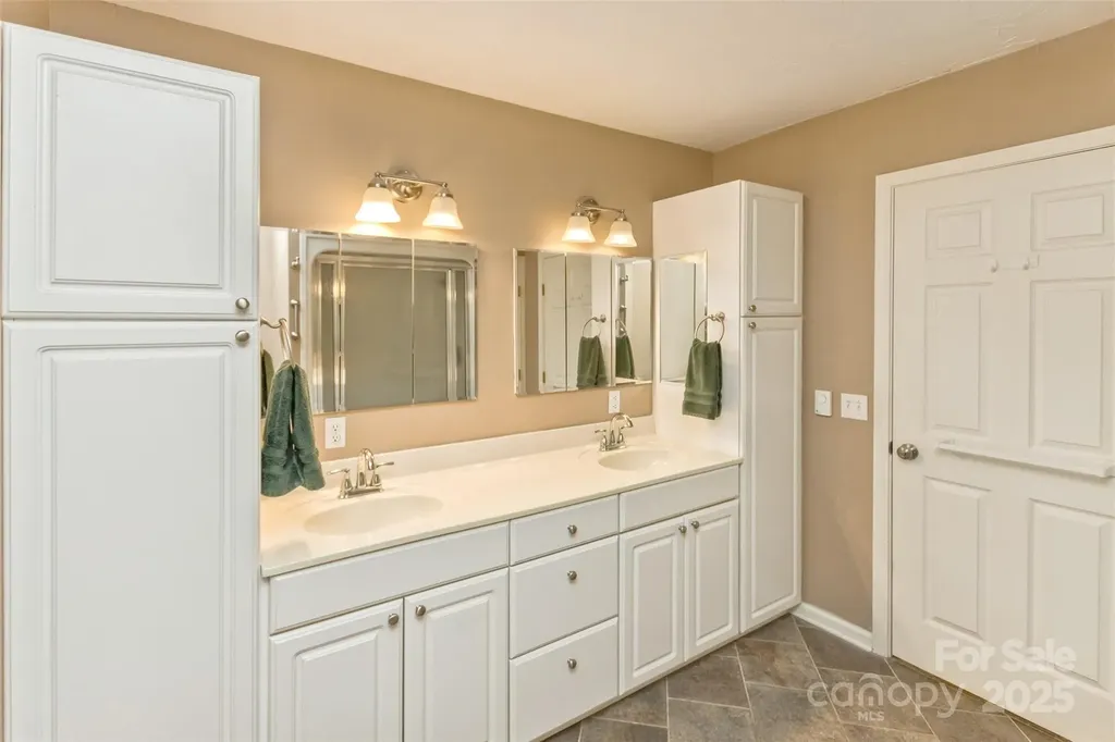 15 Beaverdam Knoll Road Asheville NC 28804