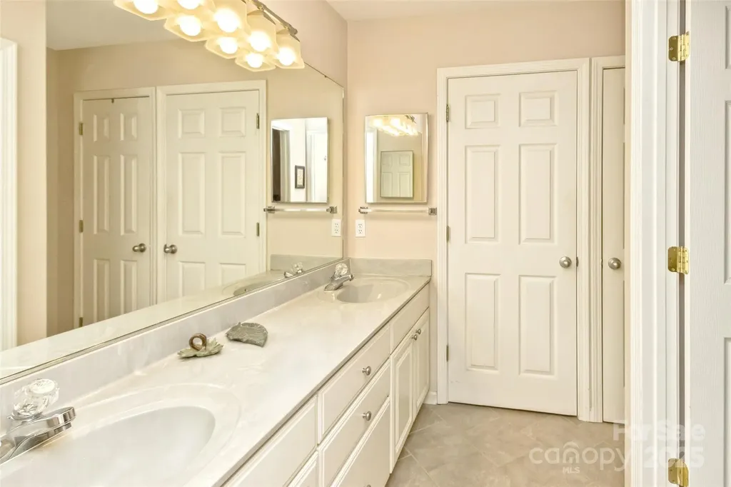 15 Beaverdam Knoll Road Asheville NC 28804