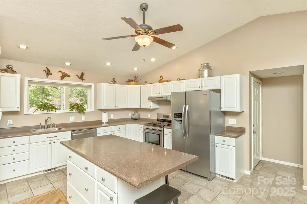 15 Beaverdam Knoll Road Asheville NC 28804