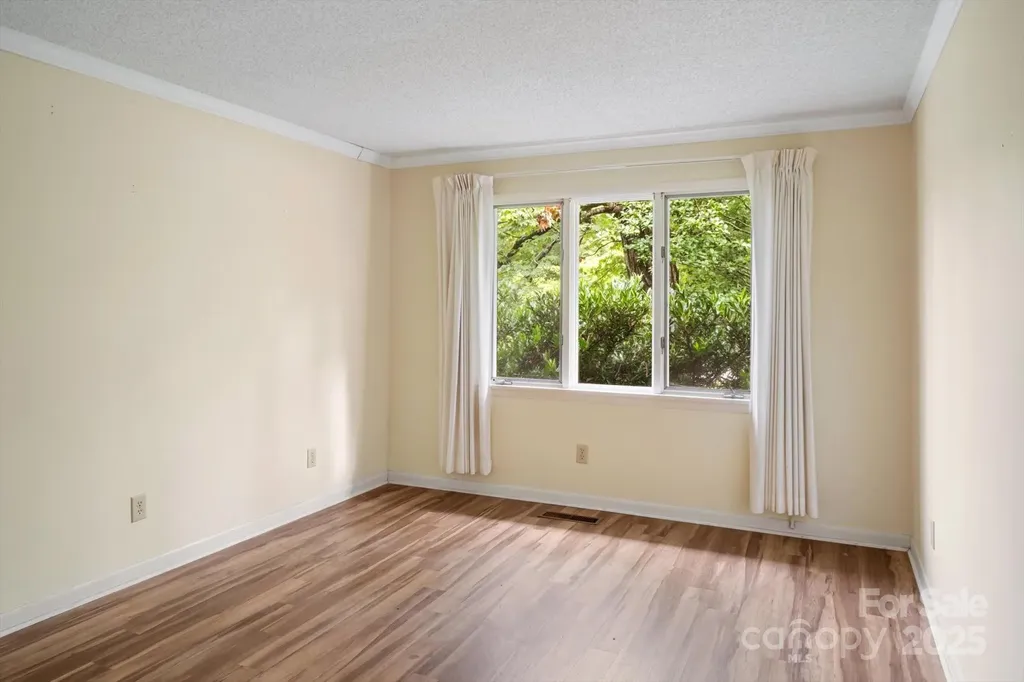 470 Crowfields Drive Asheville NC 28803