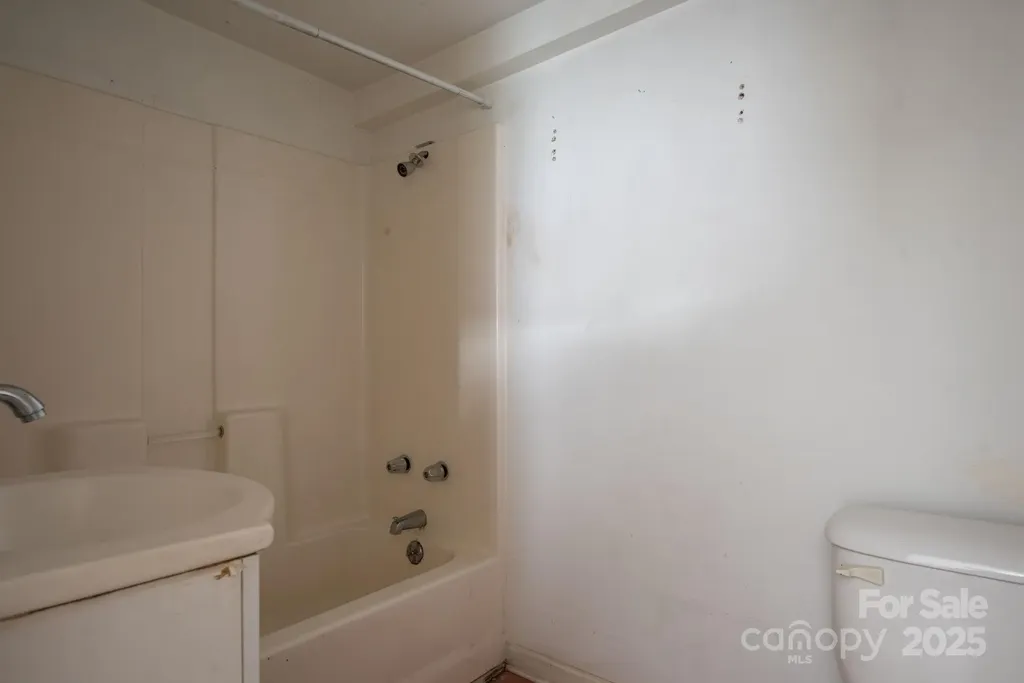 605 N Piedmont Avenue Kings Mountain NC 28086