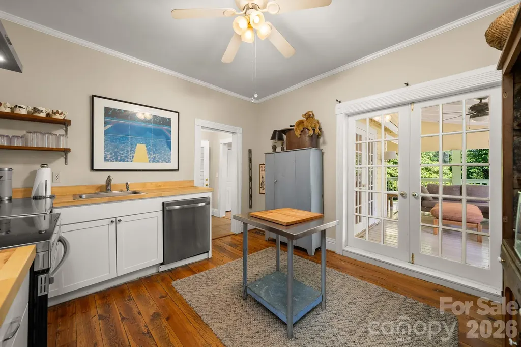 334 Greenville Street Saluda NC 28773